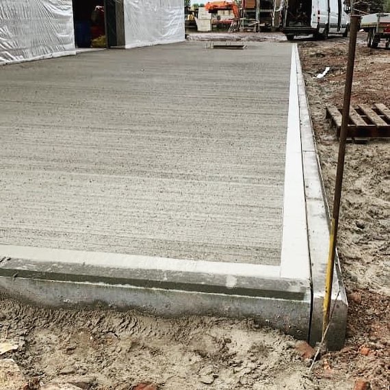 Geborstelde beton